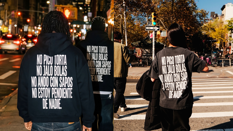 Camiseta «No Pico Torta» de Caracas Merch vista de espaldas en una calle de Nueva York