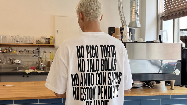 No pico torta t-shirt on a coffee shop