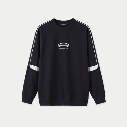 Sudadera oversized negra, vista frontal plana, con el óvalo blanco «Caracas» de Caracas Merch pequeño en el pecho y franjas blancas en las mangas