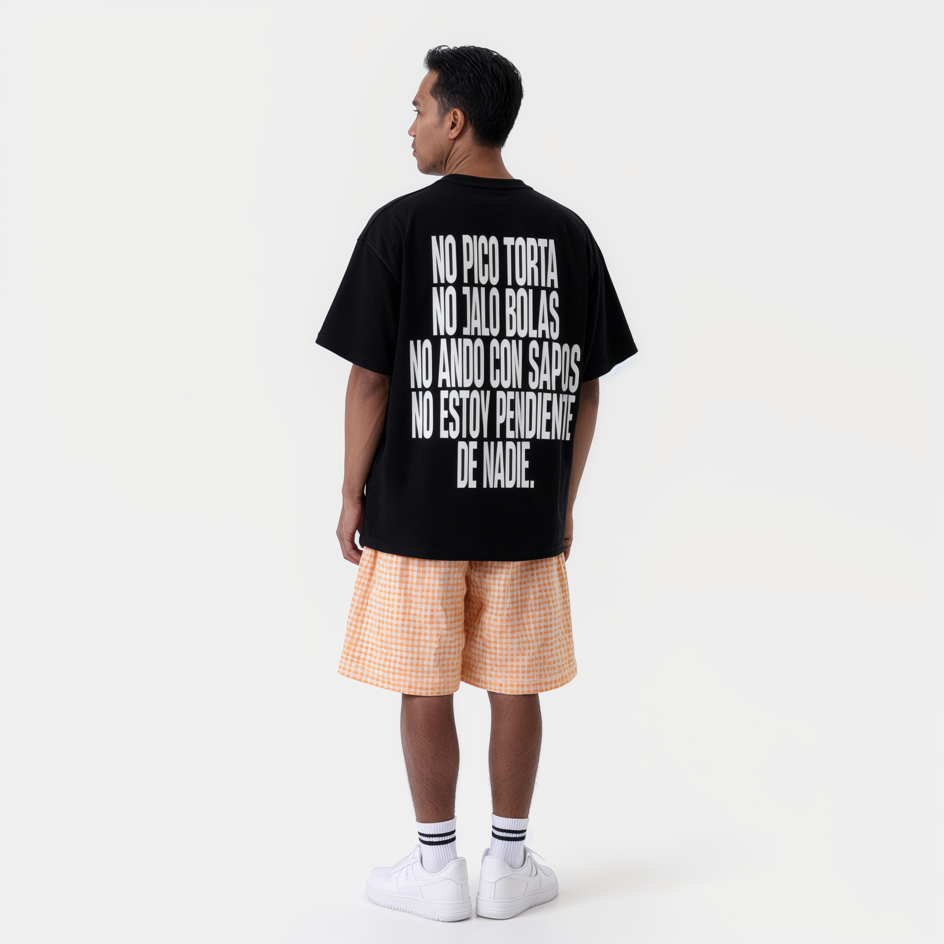 Male model wearing no pico torta no jalo bolas black graphic t-shirt