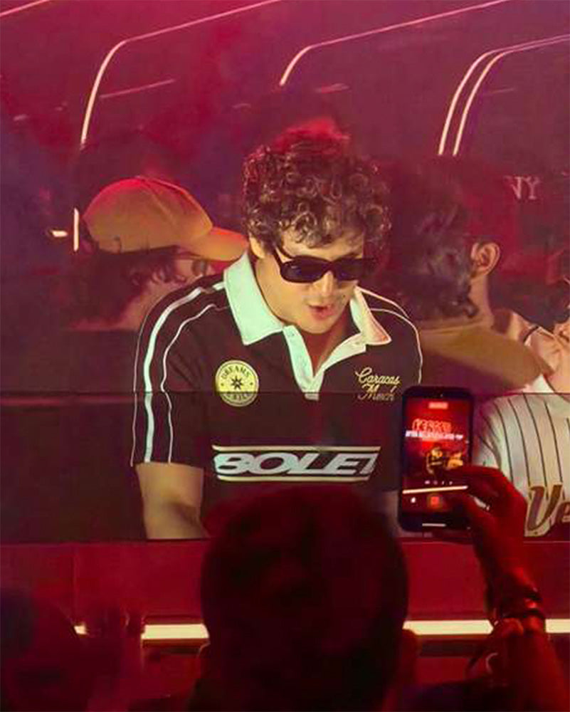Beto Montenegro, Voz de Rawayana, usando Caracas Merch