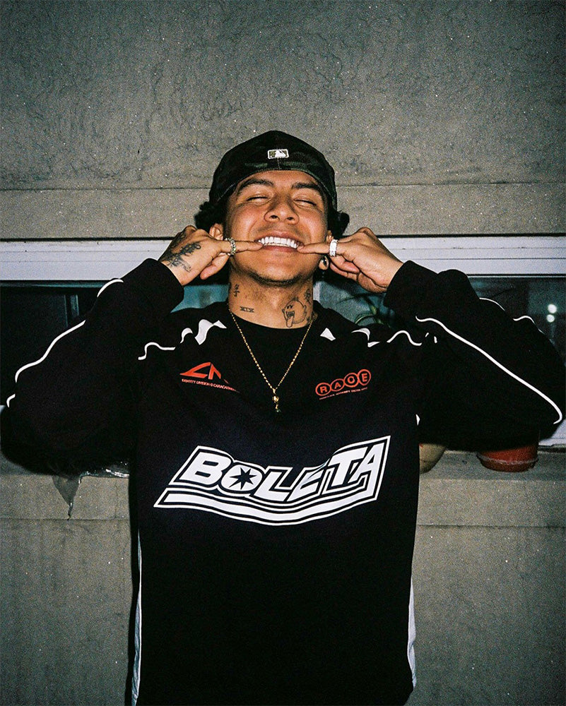 Big Soto, Artista Urbano, usando Caracas Merch