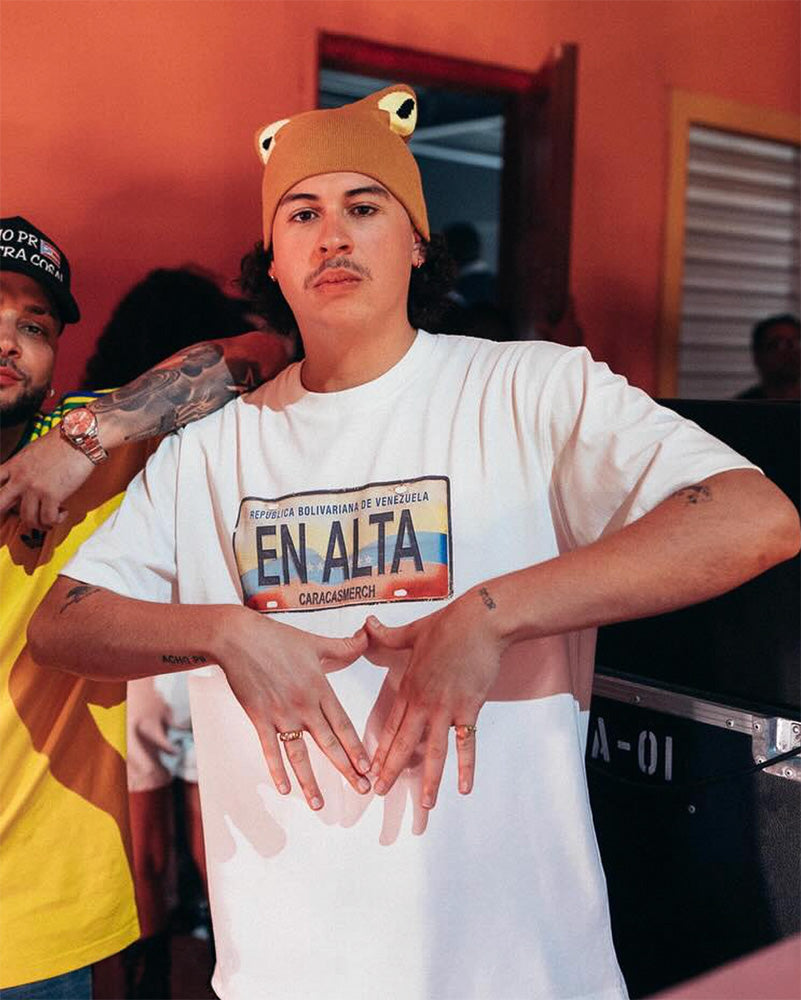 Bysael Martinez, Figura pública, usando Caracas Merch