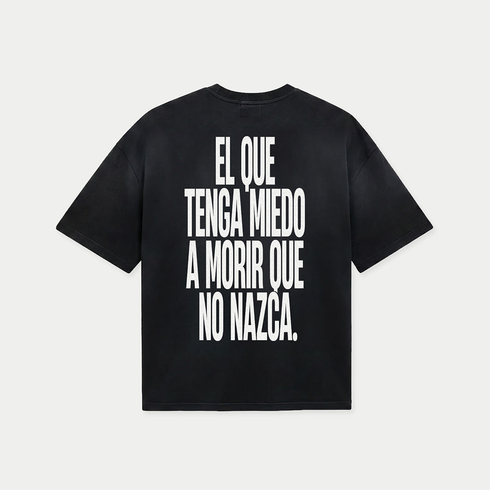 Black oversized t-shirt with El que tenga miedo a morir que no nazca Spanish statement print