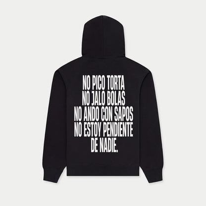 Black hoodie with Venezuelan phrase “No pico torta no jalo bolas” printed on back