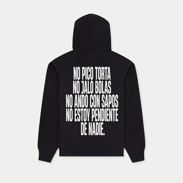 Black hoodie with Venezuelan phrase “No pico torta no jalo bolas” printed on back