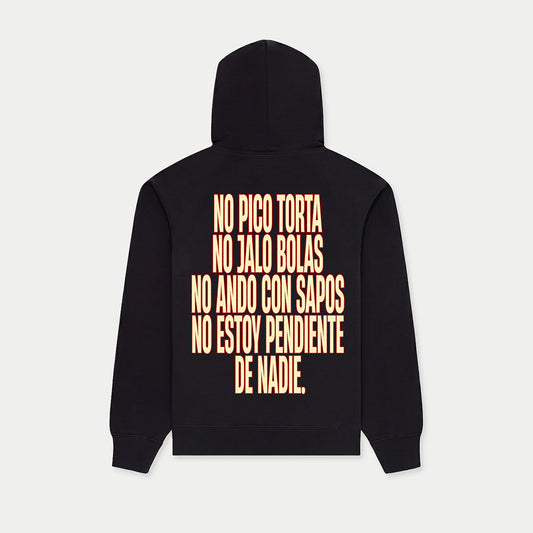 Back view of black hoodie with “No pico torta no jalo bolas” print