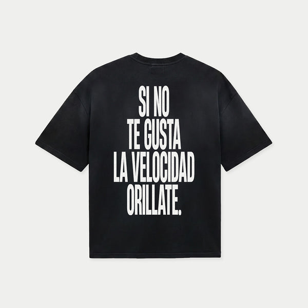 Back view of si no te gusta la velocidad orillate black graphic t-shirt